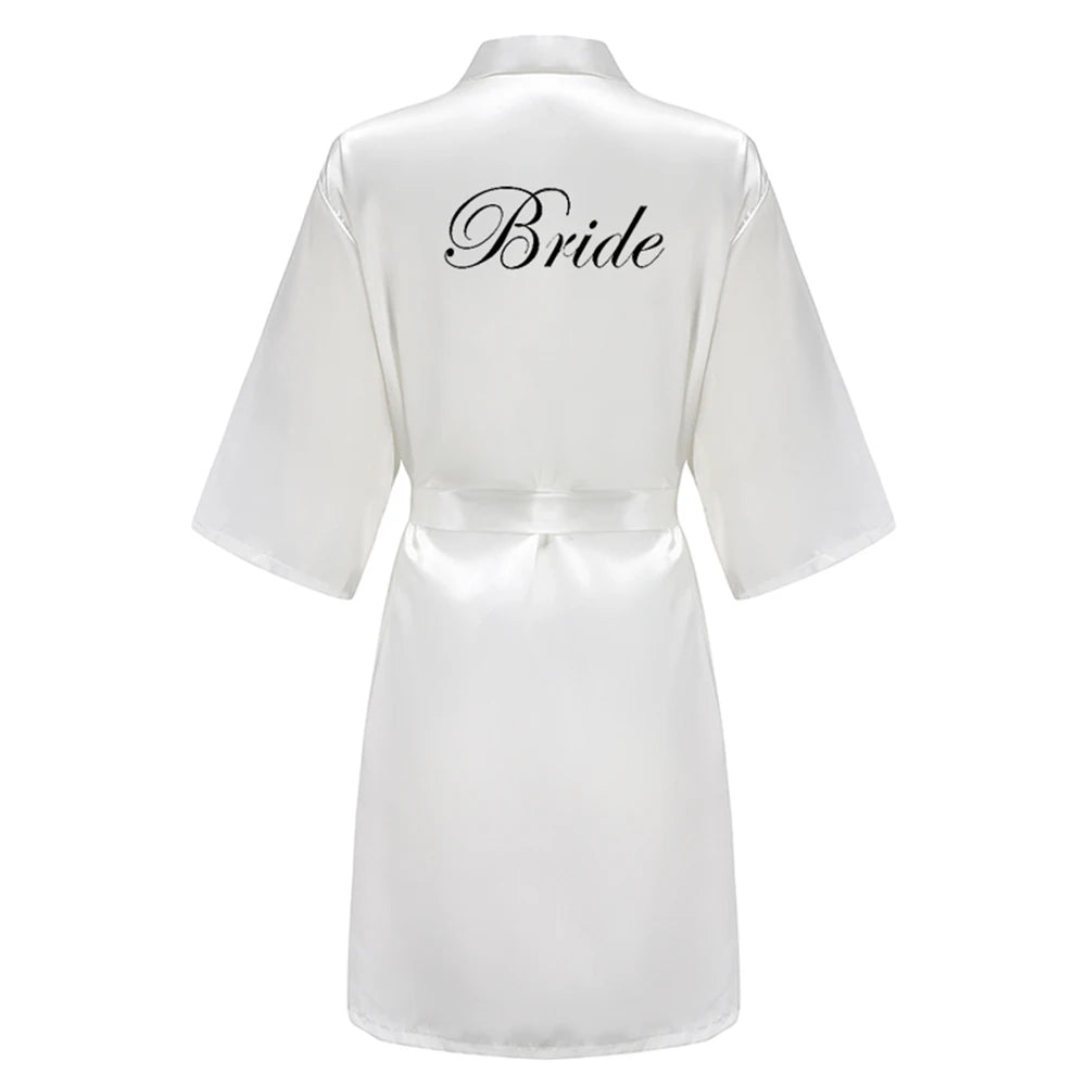 חלוק סאטן עם כיתוב Bride – לכלה ולשושבינות – תמונה 2